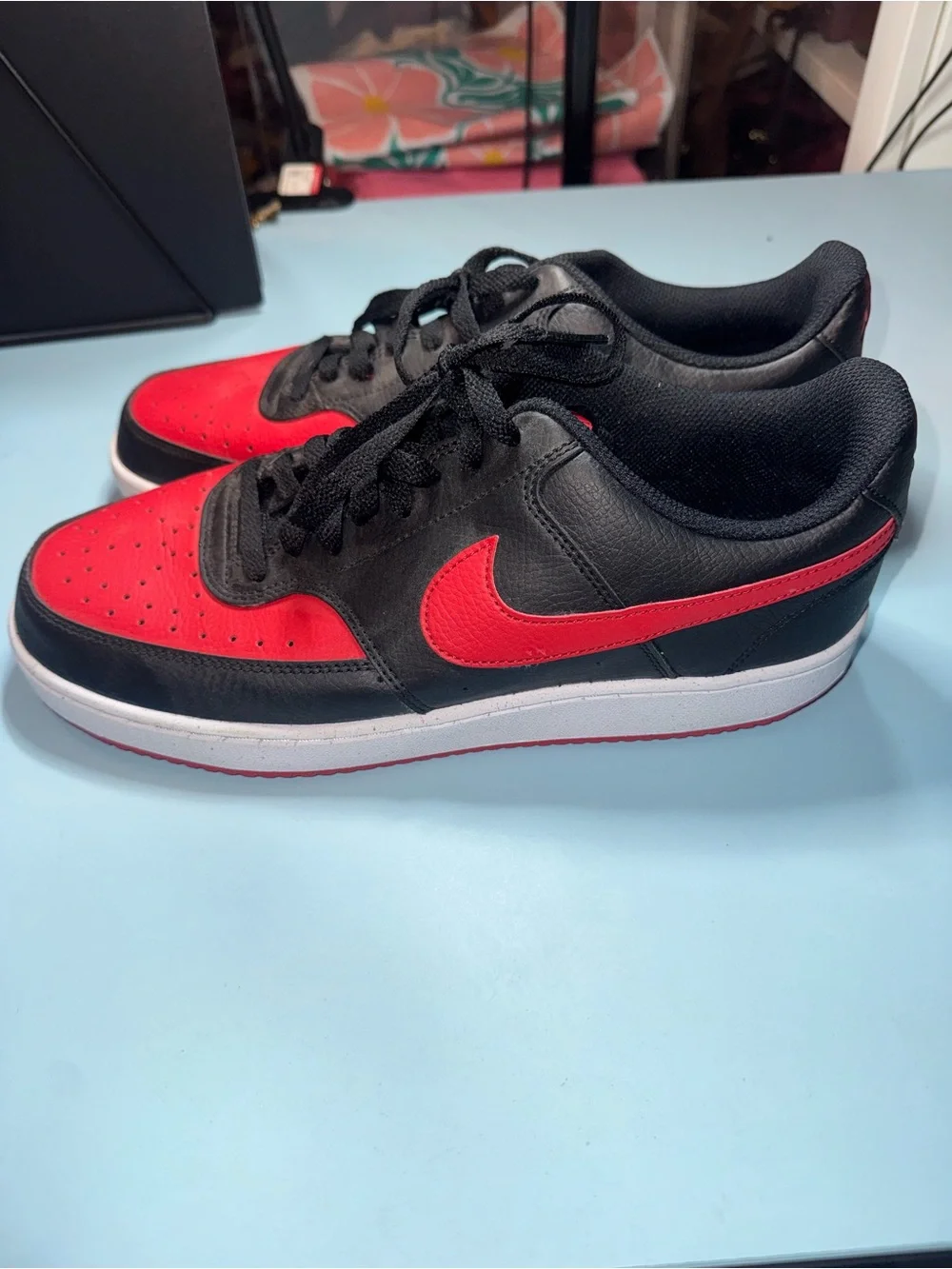 Men's Black and Red Low-Top Nike Sneakers